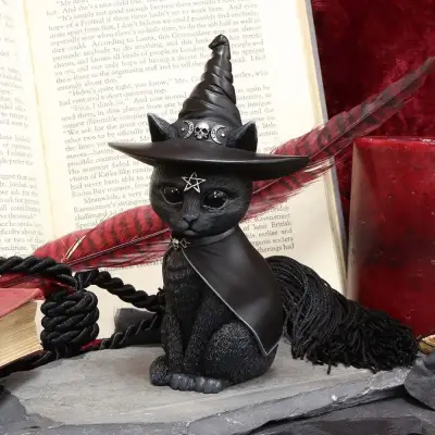 Statue purrah cult cutie
